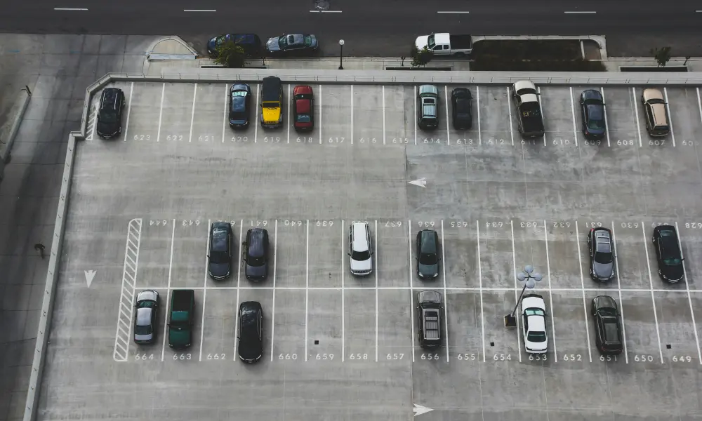 Parkuj a Cestuj: P+R parkovi&scaron;tě v Praze - kl&iacute;č k snadn&eacute;mu přestupu na MHD